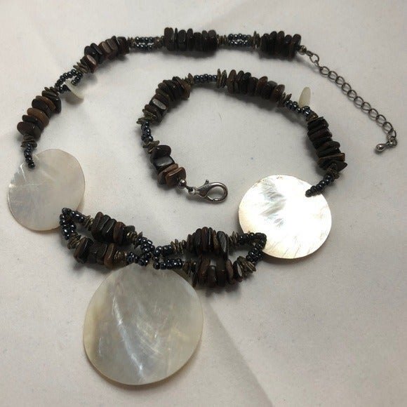 Shell Chip Stone Pendant Necklace - Picture 3 of 7